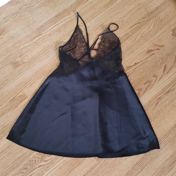 S Victoria Secret Slip - Picture 3 of 3